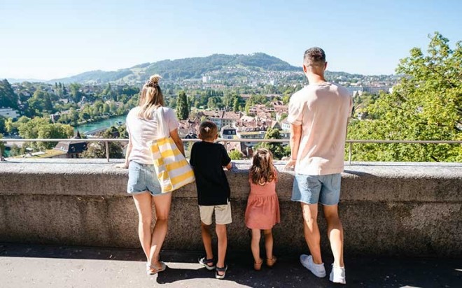 Familie auf Stadttour