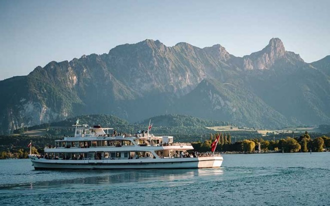 Schiff auf dem Thunersee