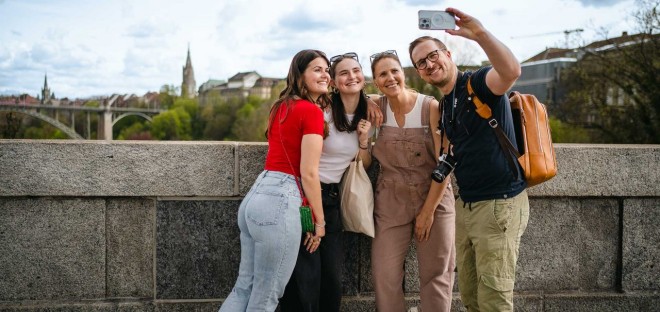Gruppe macht ein Selfie