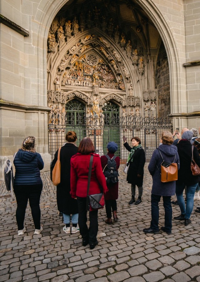 Stadtführung vor dem Berner Münster